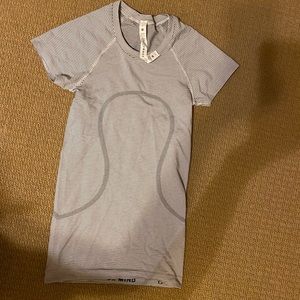 Great condition and barely worn just doesn’t fit me anymore